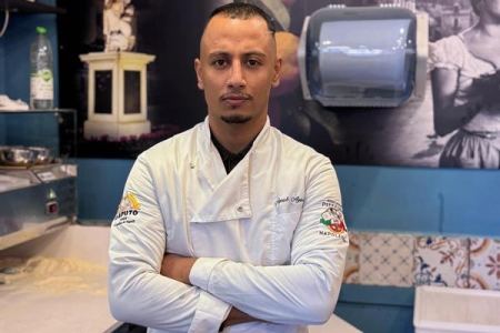 إنجاز تاريخي: أيوب عياش أول مغربي يفوز ببطولة "كابوتو" العالمية للبيتزا